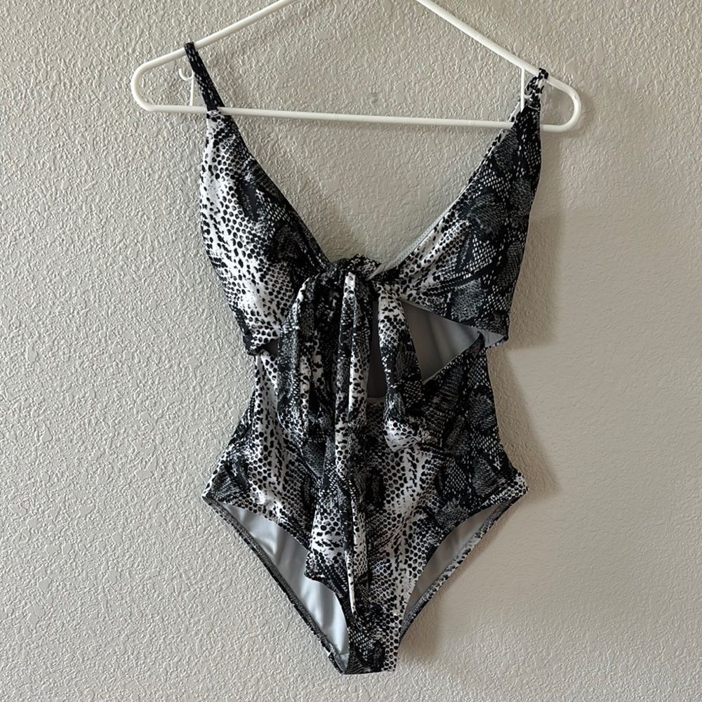 AERIE Snack Wrap One Piece Full Coverage Swimsuit size XS - Picture 2 of 6